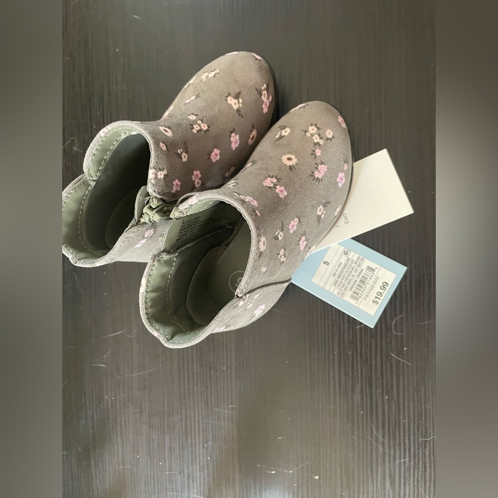 Cat & Jack girl’s size 5 boots